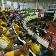 Salário de Empregada Doméstica em Santa Catarina SC é aprovado pela ALESC Salário mínimo catarinense é aprovado pela ALESC